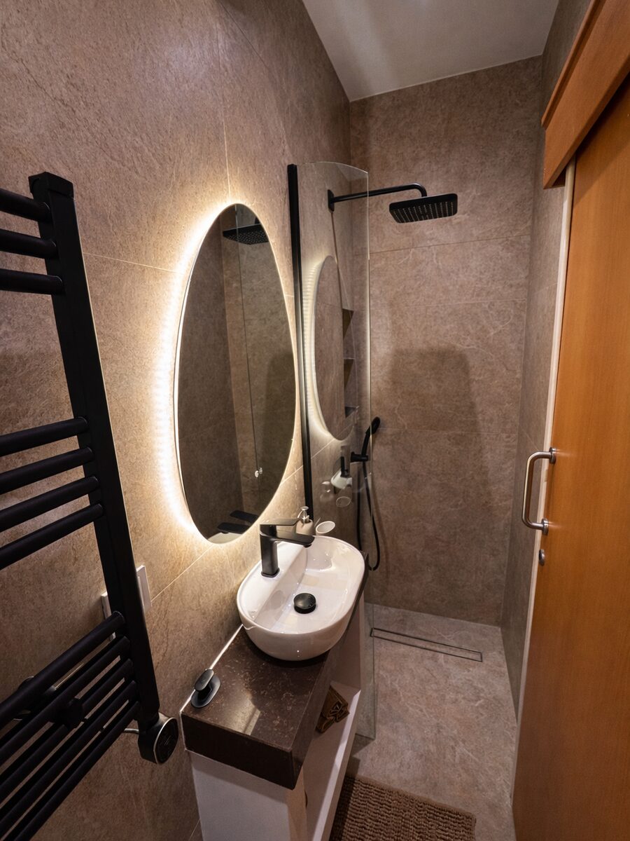 Second bathroom shower with backlit mirror, Pervolia project